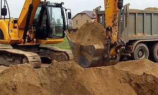 Выкопать яму экскаватором в Ефремове от 953 руб. - 2Землекопа-Фрм
